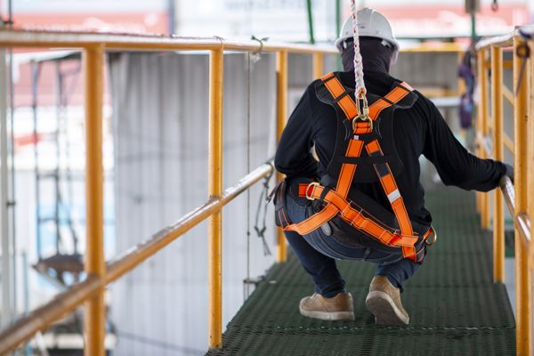 ¿Qué es el absorbedor de energía en líneas de vida?