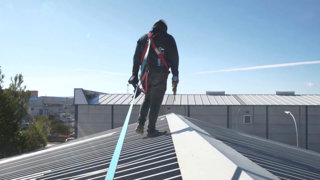 Línea de vida Luxtop - Instalación de sistema anticaídas